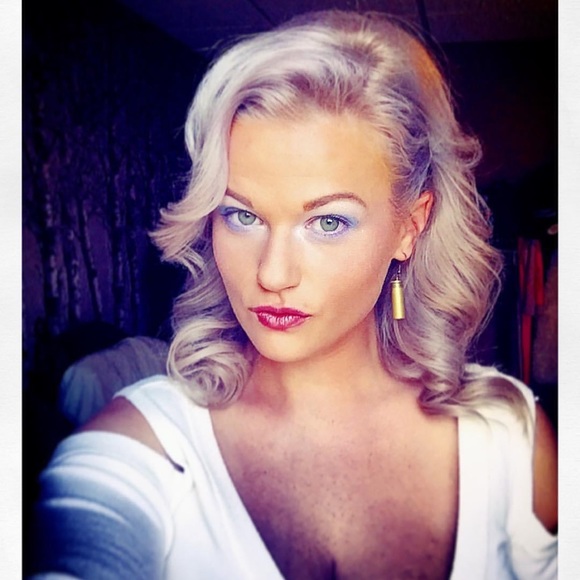 Meet your Posher, Caitlin - Picture 9 of 11